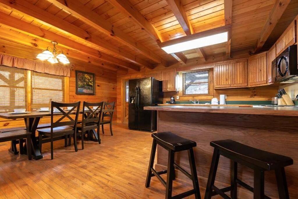 Pigeonforge Cabin Game Roomdog Friendlyhot Tub Пиджен-Фордж Экстерьер фото